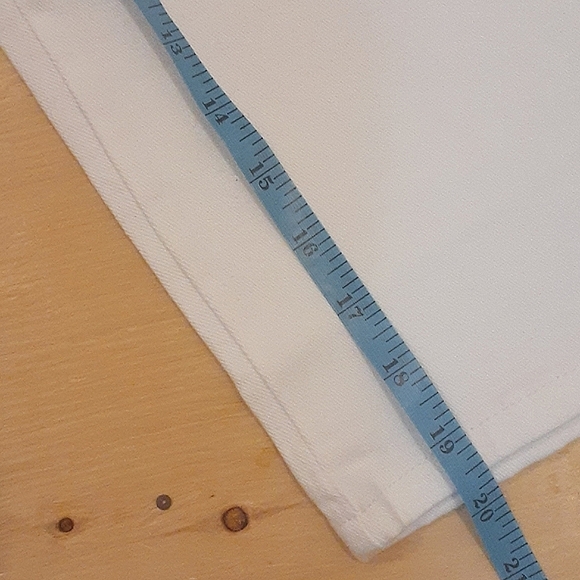 3 for $25 Bundle Sale- NWT Gloria Vanderbilt White Denim Capris, Size 10 - Picture 13 of 16